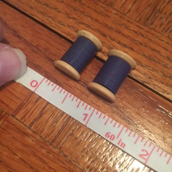 🍿TRADED🍿cutest spools of thread vintage earrings - Picture 7 of 9